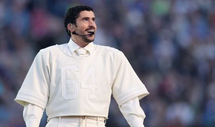 Bad Bunny no Brasil: cantor é flagrado saindo de restaurante com ex; veja