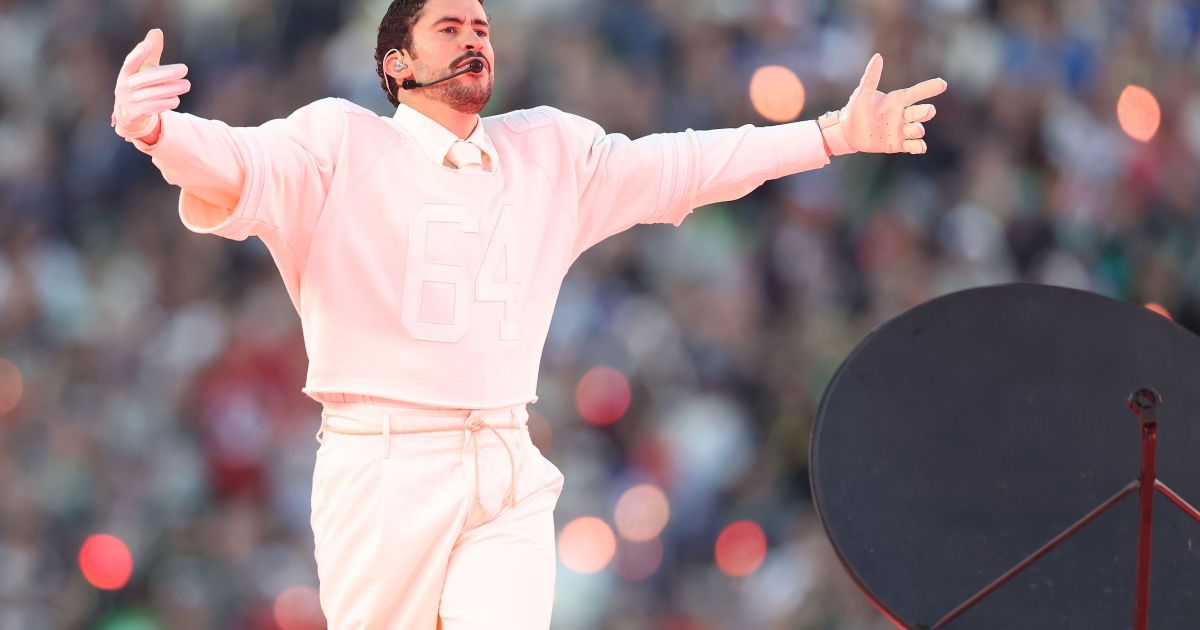 Saiba como foi o show de Bad Bunny no Super Bowl