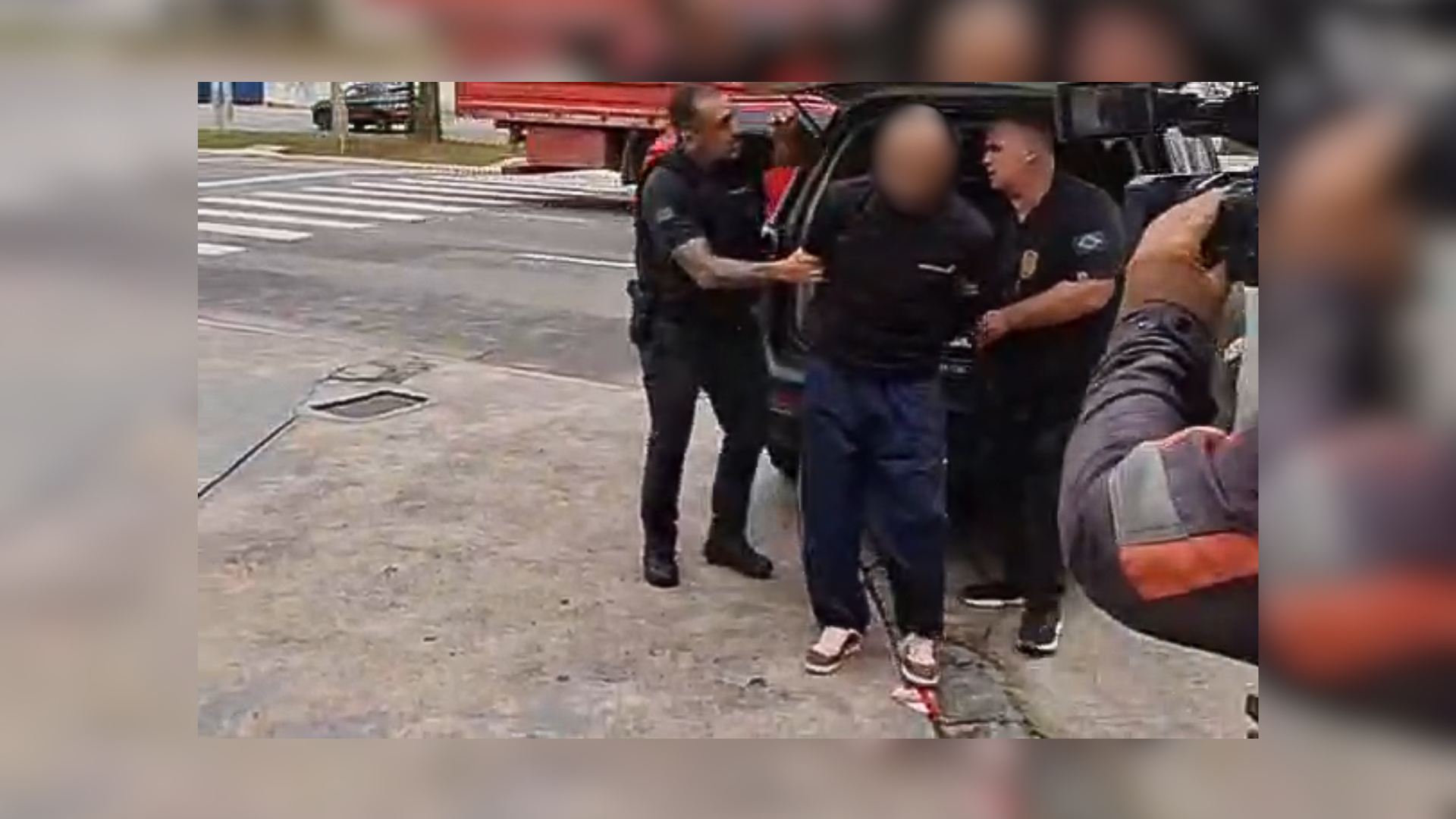 São cumpridos 20 mandados de busca e apreensão e três de prisão