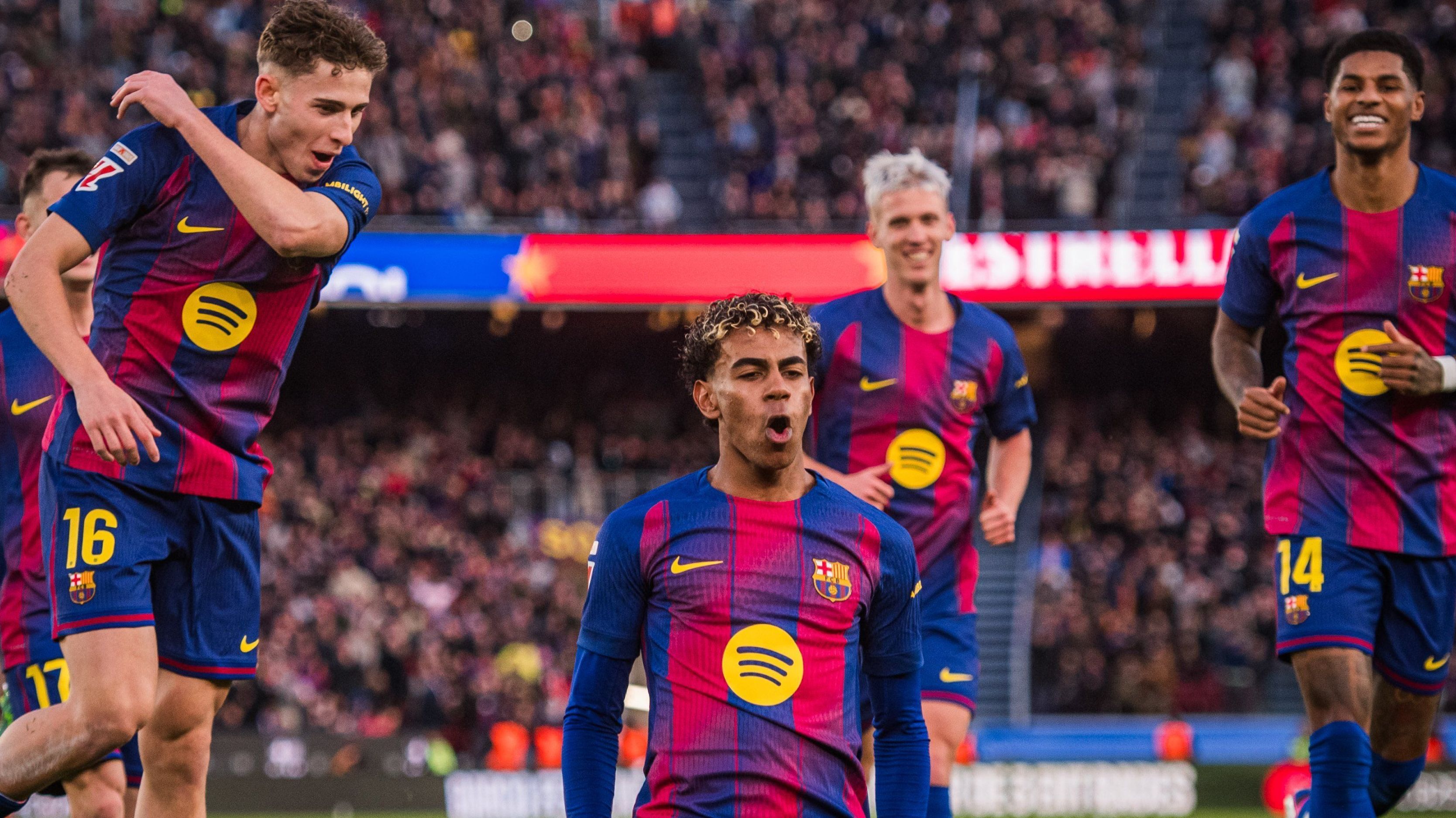 Lamine Yamal celebra seu gol na vitória do Barcelona sobre o Mallorca