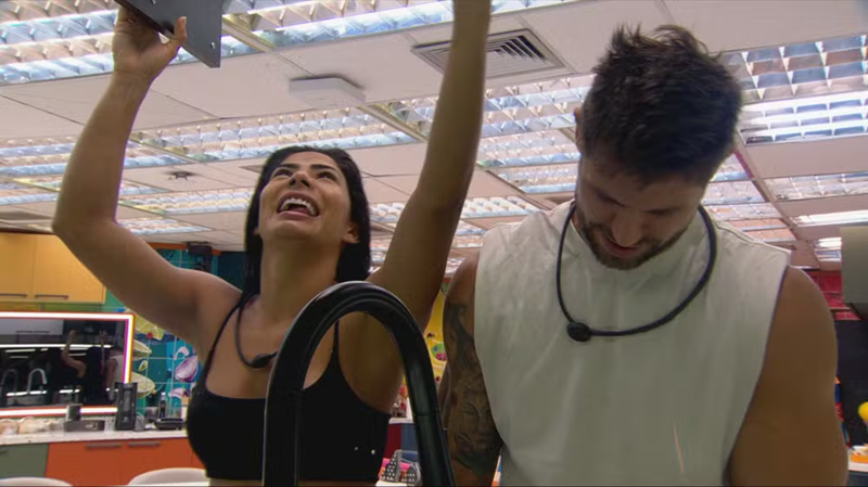 Marciele comemora após beijo em Jonas no BBB 26 e dispara: "Bom dia, amor" • Reprodução/gGoboplay