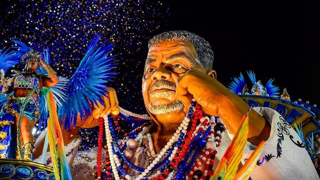 Desfile da Beija-Flor de Nilópolis em 2025, atual campeã do Carnaval do Rio de Janeiro
