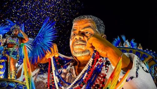 Desfile da Beija-Flor de Nilópolis em 2025, atual campeã do Carnaval do Rio de Janeiro