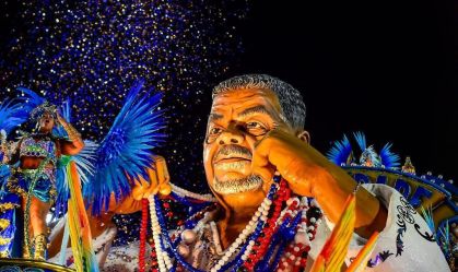 Samba-enredo é um grande enunciado político, diz sociólogo