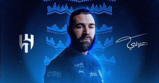 Benzema foi anunciado pelo Al-Hilal