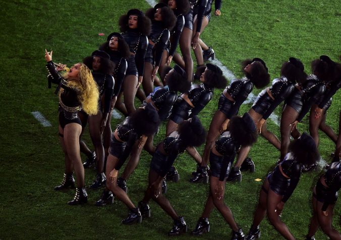 Beyoncé se apresentou no Show do Intervalo do Super Bowl em 2013 • Harry How/Getty Images