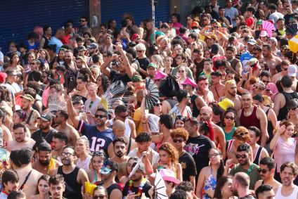 Bloco Minhoqueens arrastou milhares de foliões em SP