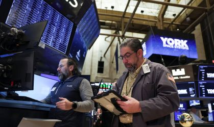 Wall Street cai após balanço da Alphabet e preocupações com IA