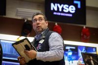 Wall Street dispara e Dow Jones bate 50 mil pontos pela 1ª vez