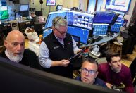 Wall Street cai com dados do mercado de trabalho e preocupações com IA