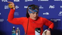 Atleta dos Estados Unidos mostra defeito em medalha da Olimpíada de Inverno