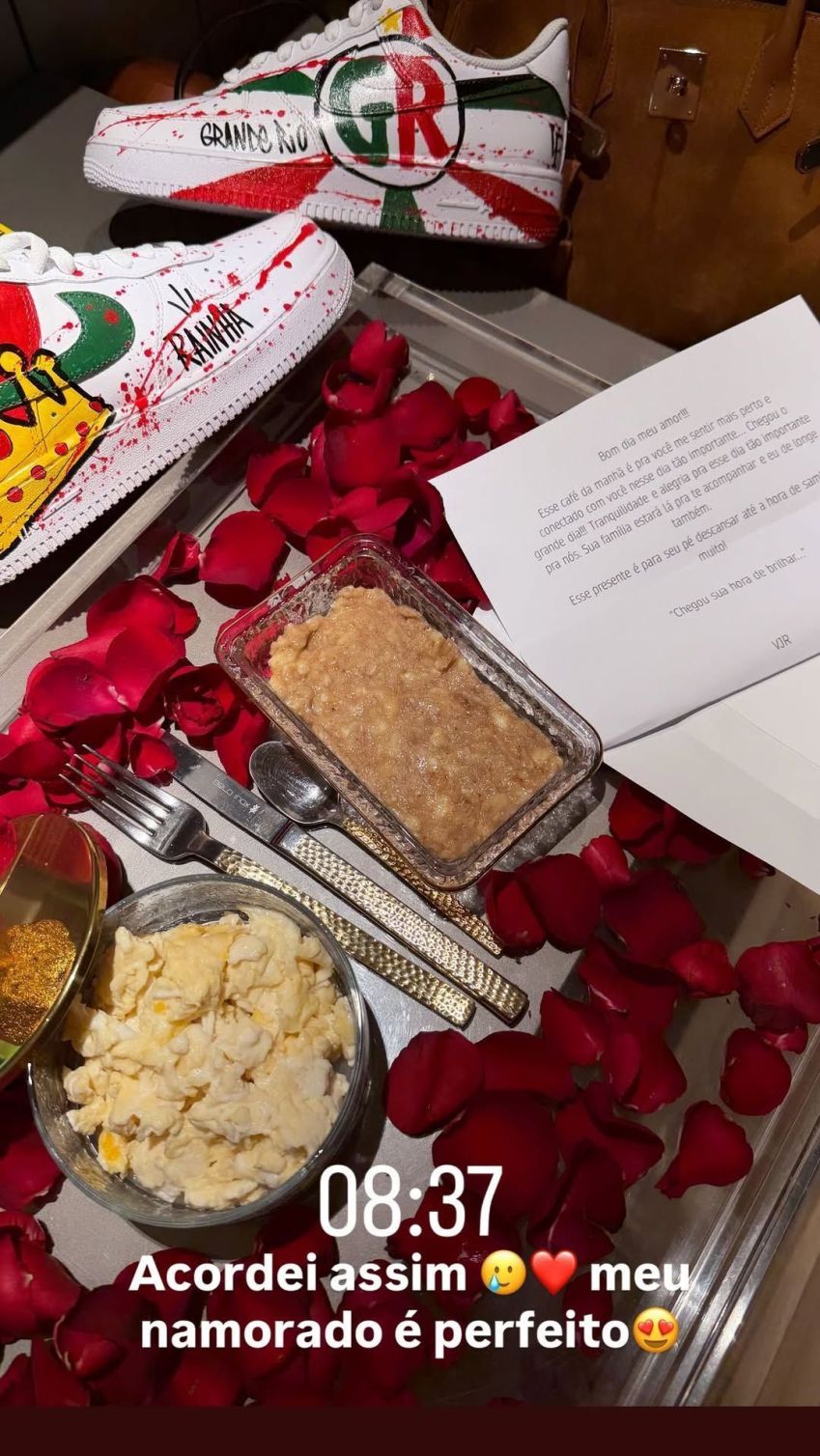 Virginia ganha café da manhã surpresa de Vini Jr. • Instagram/Virginia