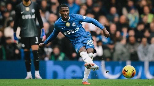 Caicedo durante o jogo entre Chelsea e Burnley pela Premier League
