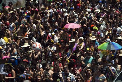 Carnaval 2026: setor de turismo bate recorde de contratações, diz pesquisa