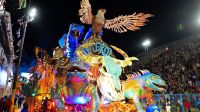Escolas de samba do Grupo Especial do Rio desfilam na Sapucaí; acompanhe