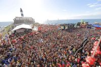 Arrastão da Quarta de Cinzas encerra folia em Salvador com Brown e Léo