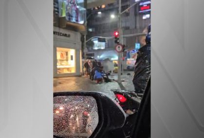 Mulher leva choque em poste no RJ; homem vai ajudar e também é eletrocutado