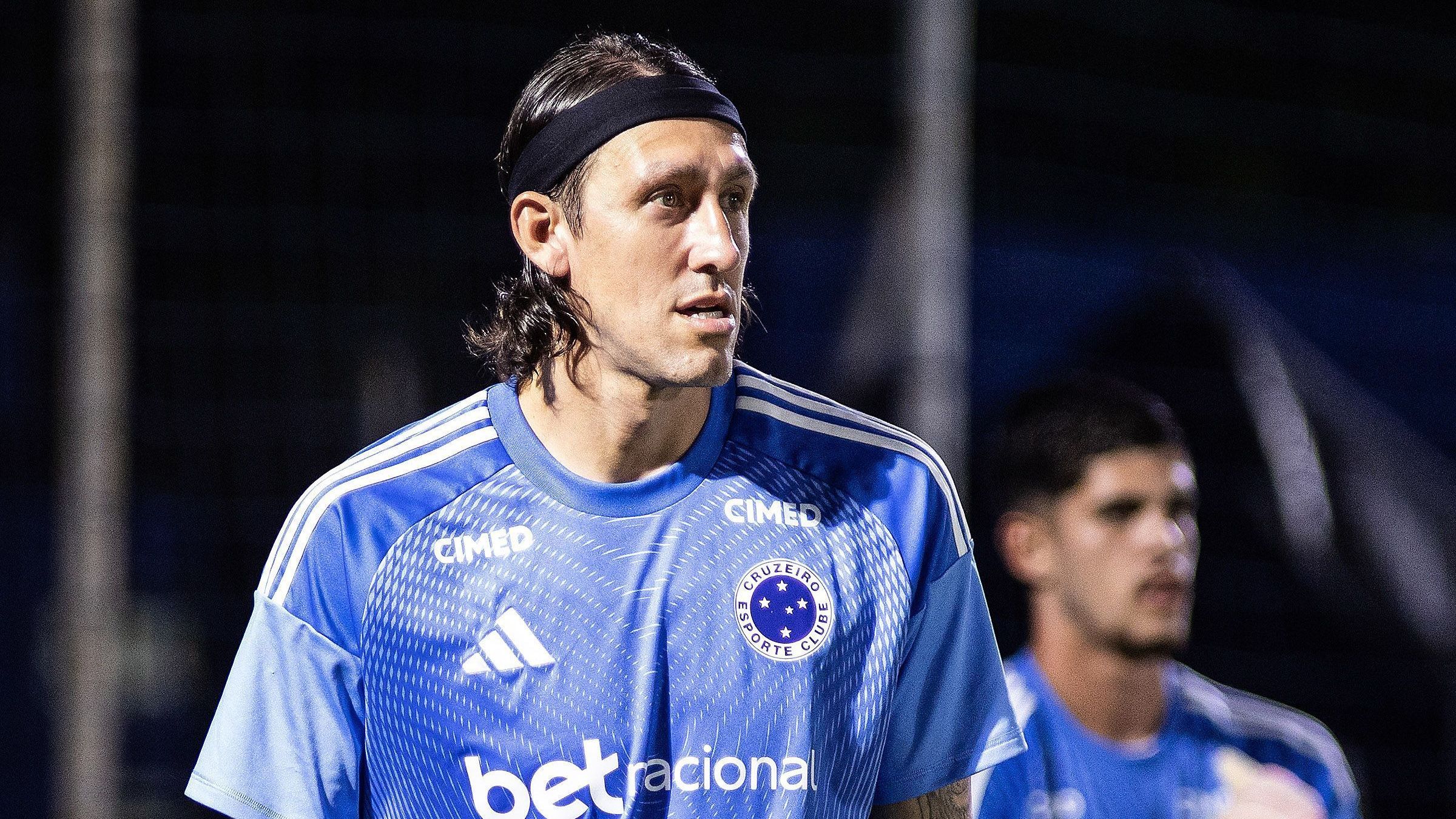Cássio durante o aquecimento antes da partida entre Betim e Cruzeiro pelo Campeonato Mineiro