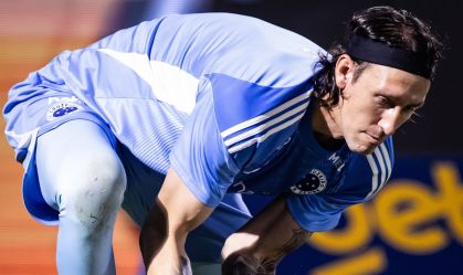 Cássio interrompe jogo do Cruzeiro contra o Betim para ir ao banheiro