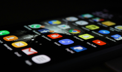 WhatsApp GB, jogos grátis e mods: por que baixar apps fora da loja é uma cilada?