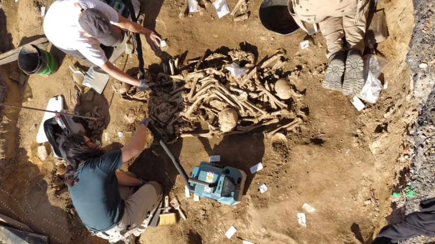 Cemitério destinado para abrigar indigentes em Le Mans, no noroeste da França, datado de 1736 • Reprodução