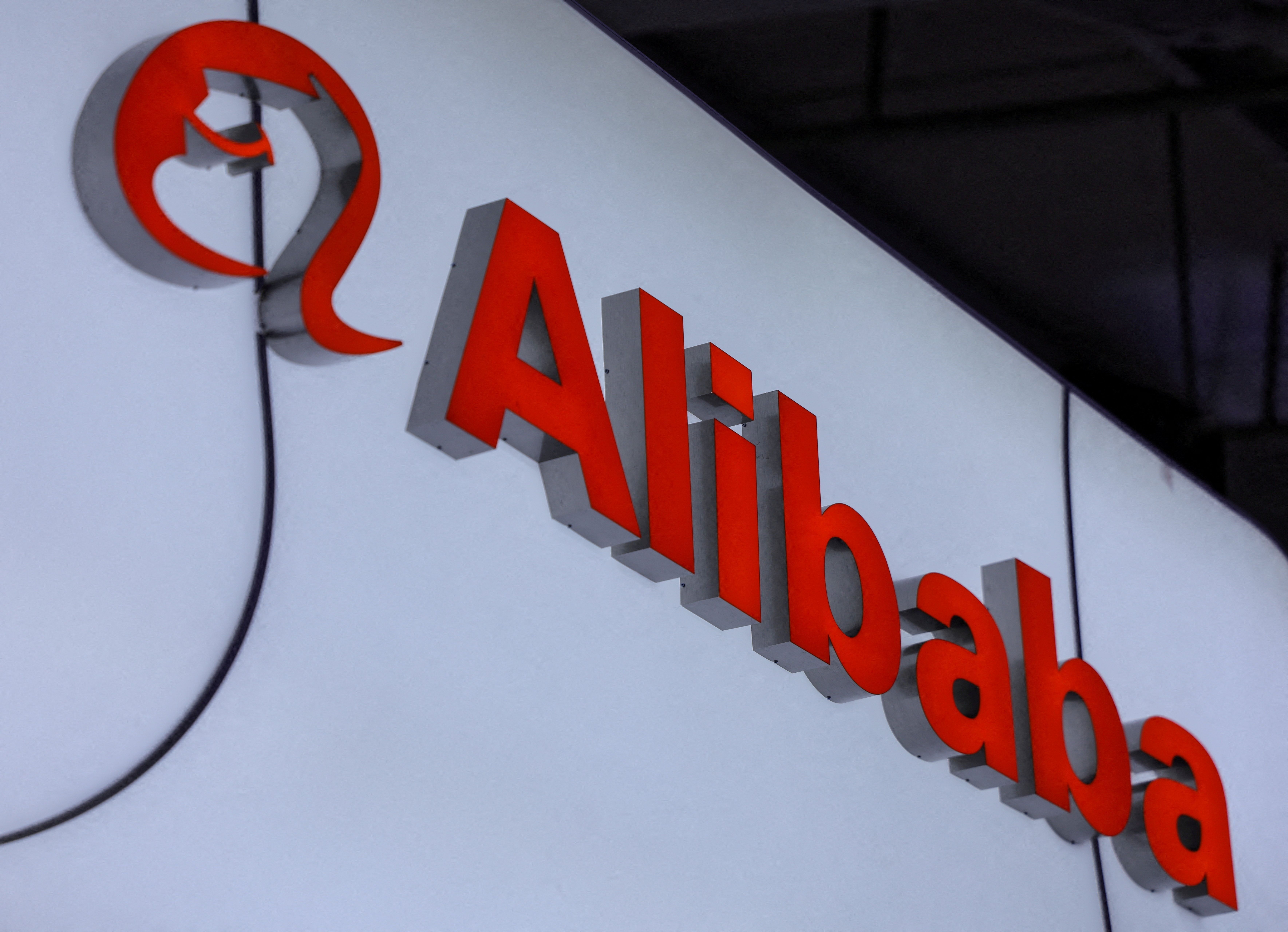 Logotipo da Alibaba em estande na Feira Internacional de Comércio de Serviços da China (CIFTIS), em Pequim, em 10 de setembro de 2025