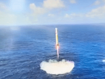 Cápsula de retorno pousa no mar chinês em teste da Mengzhou, foguete que irá para a Lua • CNSA/Divulgação