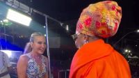 Carlinhos Brown defende Claudia Leitte durante bloco: "Una as pessoas"