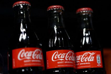 Garrafas de Coca-Cola em supermercado em Paris, na França, em 29 de janeiro de 2025