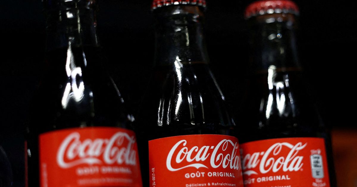 Coca-Cola vê salto acima das expectativas em lucro e receita no 1º tri