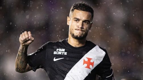 Philippe Coutinho marcou o segundo gol do Vasco na vitória sobre o Botafogo