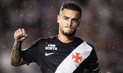Philippe Coutinho marcou o segundo gol do Vasco na vitória sobre o Botafogo