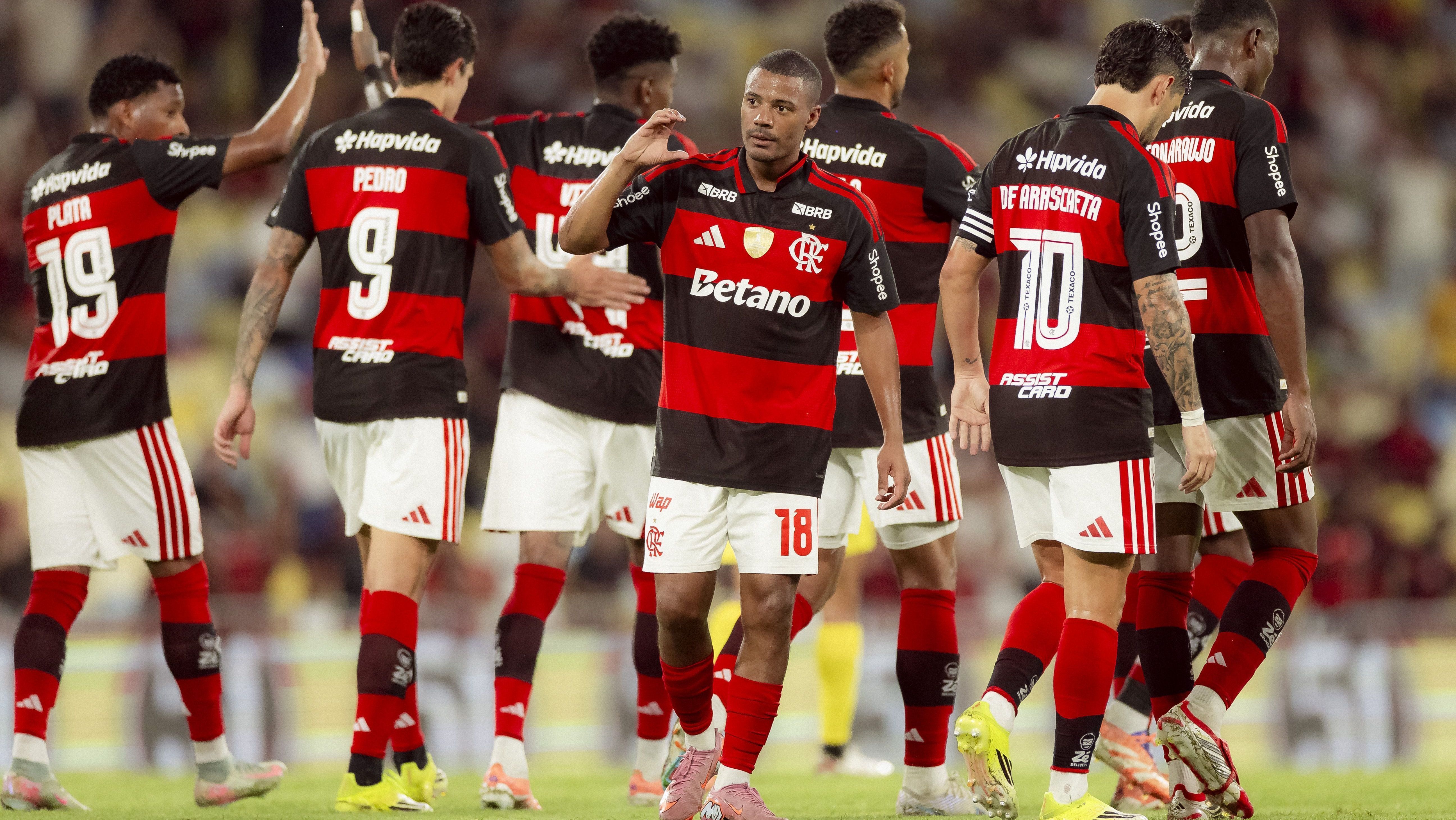De La Cruz comemora gol pelo Flamengo contra o Madureira na semifinal do Carioca