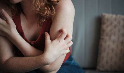 Dermatilomania: entenda transtorno que filha de Flávia Alessandra enfrenta