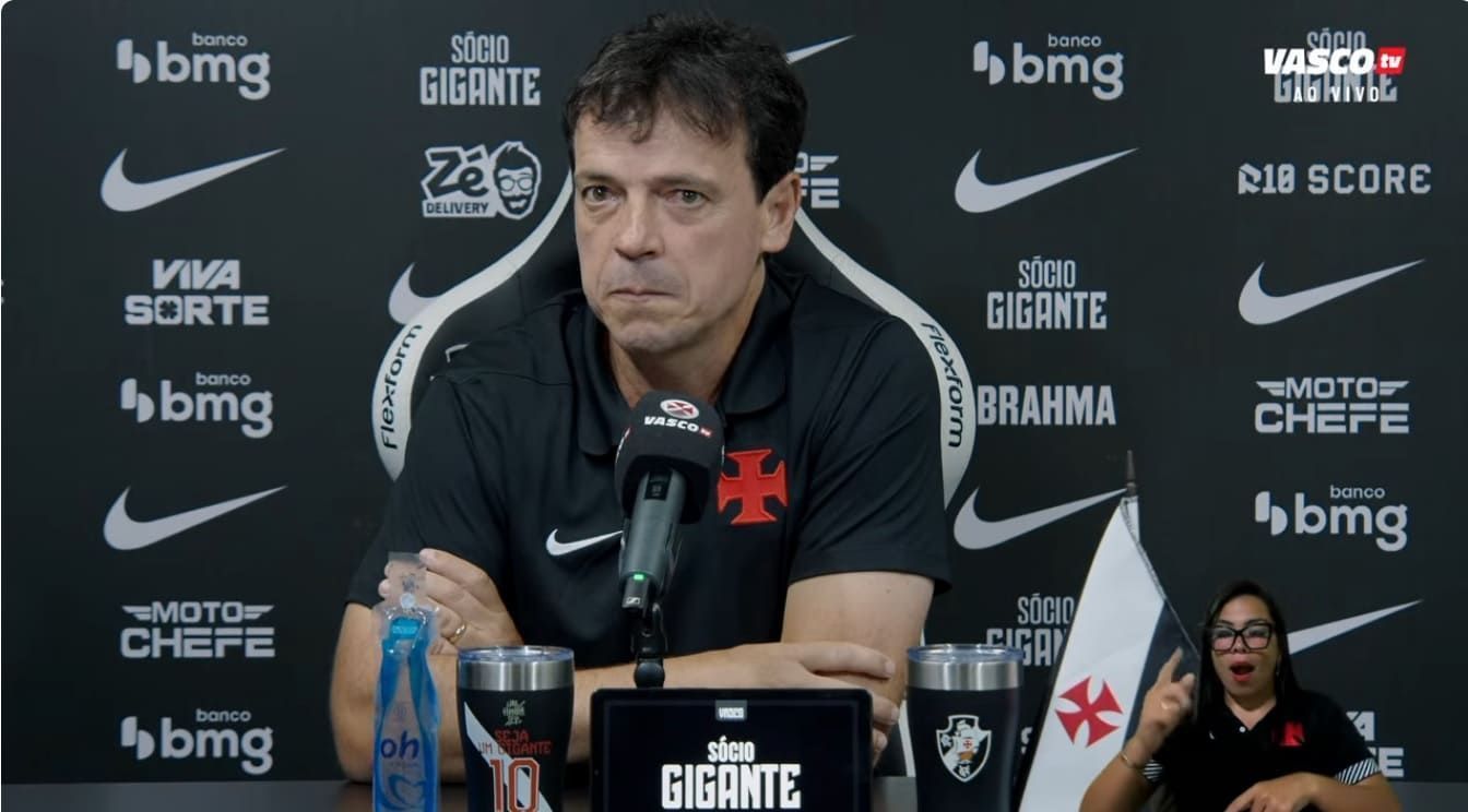Fernando Diniz em coletiva do Vasco