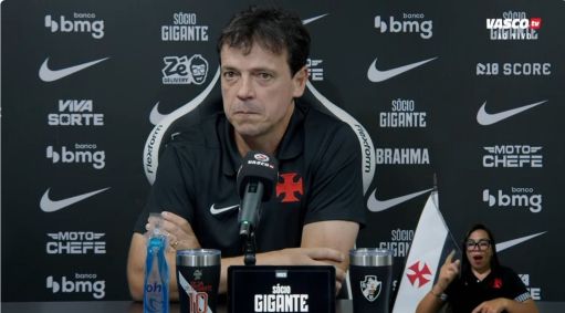 Fernando Diniz em coletiva do Vasco