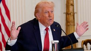 Trump afirma a jornal que não está se sentindo feliz com novo líder do Irã