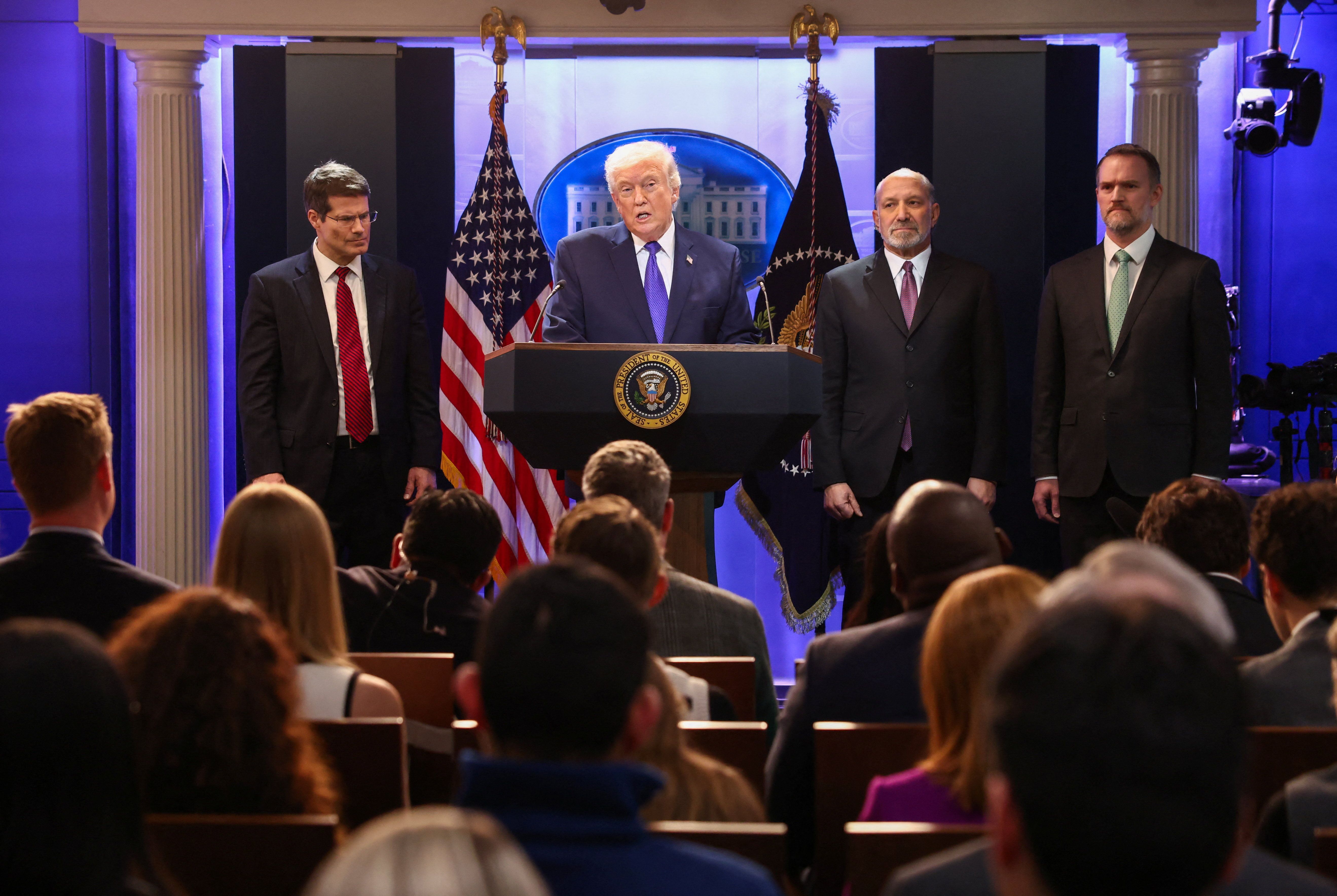 Presidente dos EUA, Donald Trump, durante coletiva de imprensa na Casa Branca em 20/02/2026, após Suprema Corte decidir contra as tarifas impostas por ele ligadas à Lei de Poderes Econômicos de Emergência Internacional (IEEPA)