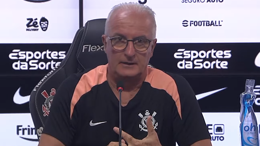 Dorival Júnior em entrevista no Corinthians