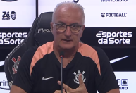 Dorival Júnior alerta para Brasileirão "perigoso" e cobra reforços