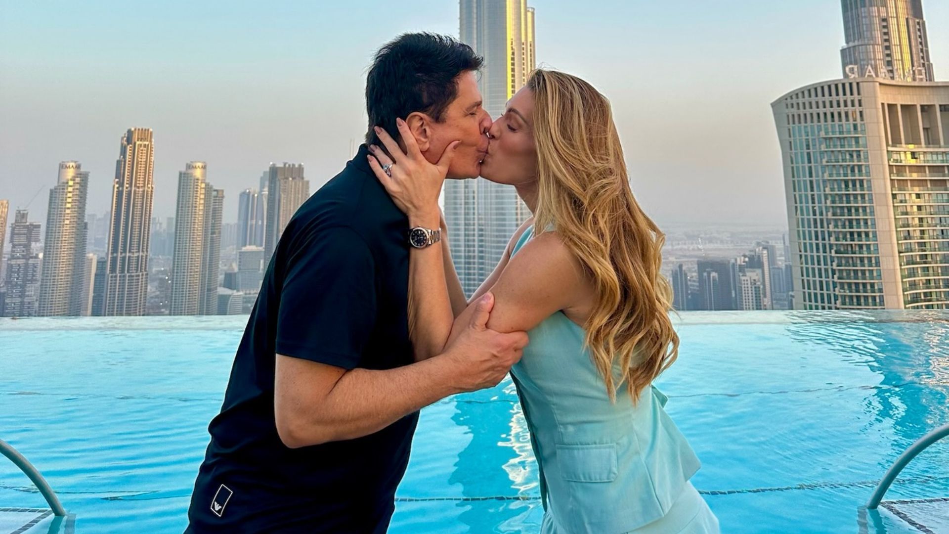 Elaine Mickely comemora 27 anos de casamento com Cesar Filho