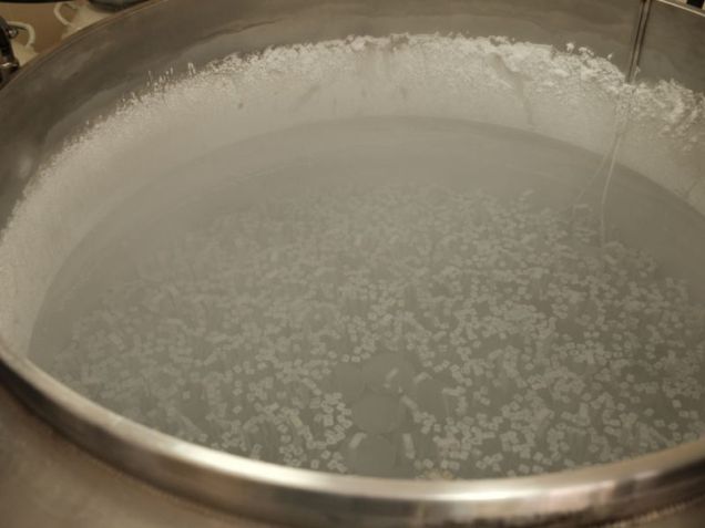 Milhares de embriões congelados estão armazenados em um criobanco na clínica Nadiya, em Kiev. • Ivana Kottasová/CNN