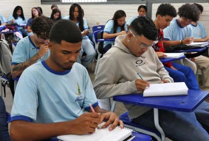 Educação básica tem queda recorde de matrículas em 2025, diz Censo Escolar