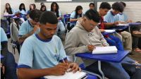 Educação básica tem queda recorde de matrículas em 2025, diz Censo Escolar