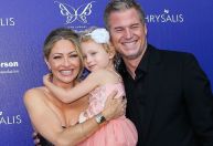 Ex-esposa de Eric Dane desistiu do divórcio após diagnóstico do ator