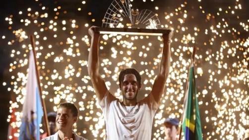 Tomás Martín Etcheverry comemora título do Rio Open 2026