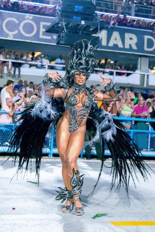 Evelyn Bastos é rainha da Mangueira • Eduardo Hollanda/Rio Carnaval
