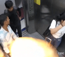 Vídeo: Balões com gás explodem em bola de fogo dentro de elevador na Índia