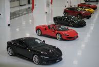 Ferrari supera estimativas do 4º tri e prevê crescimento do lucro em 2026