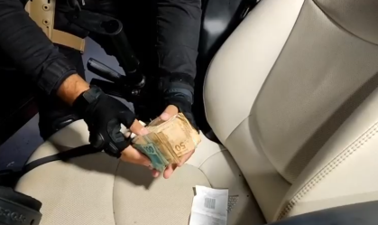 Imagem de destaque do post: Quadrilha é presa por fazer empréstimos usando dados de moradores de rua
